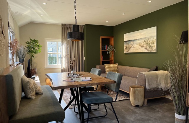 Cozy apartment with excellent kitchen and spacious bathroom.