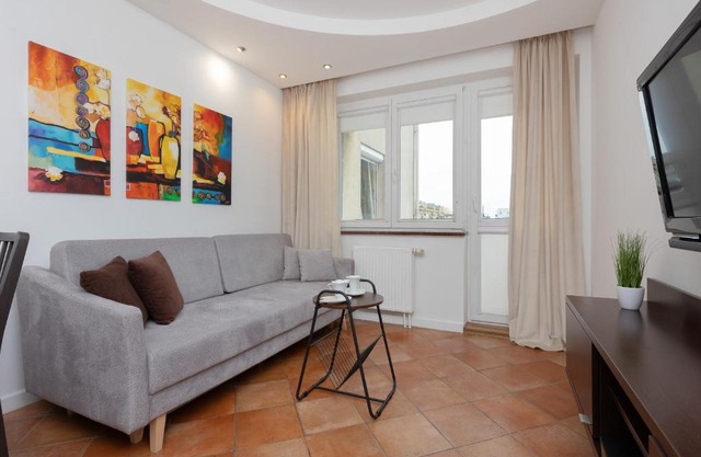 Cozy Apartment with Parking in Warsaw Ursus by Noclegi Renters