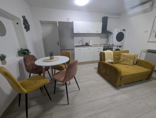 Cozy Apartment with Washer, Dryer, and Floor Heating