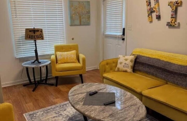 Cozy Apt- Centrally located