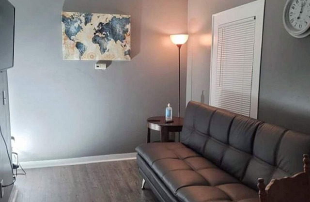 Cozy Apt downtown Lansing next to Lugnuts Stadium