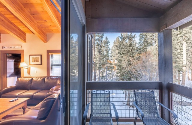 Cozy Aspen Grove 2 bed 2 bath by RedAwning Save 10% on 3 Nights, 15% on 5 Nights!