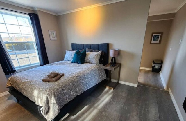 Cozy Bachelor Oasis near Ottawa River w/ Parking