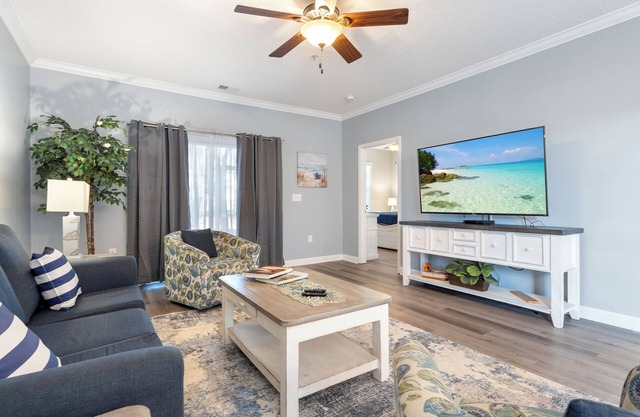 Cozy Barefoot Beach Retreat: Resort Amenities
