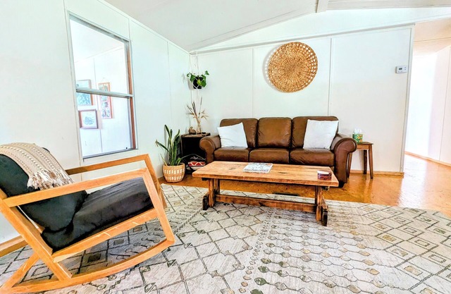 Cozy basecamp minutes from waterfalls, hiking and climbing