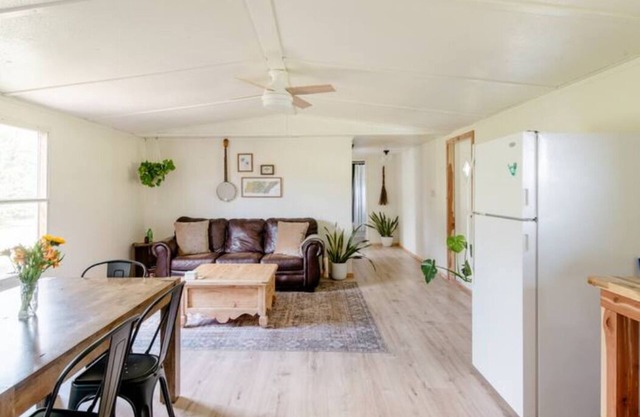 Cozy basecamp minutes from waterfalls, hiking and climbing