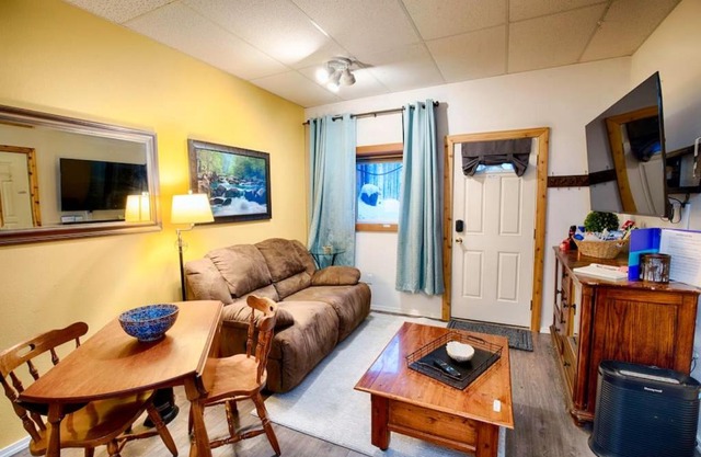 Cozy Basement Apartment Executive Retreat