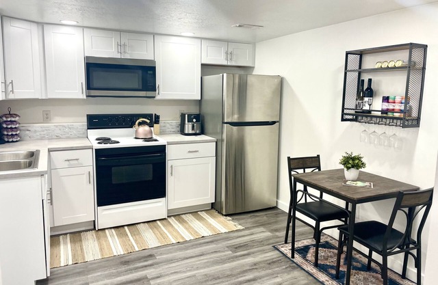 Cozy Basement Apartment