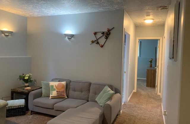 Cozy Basement Suite close to Downtown,Edmonton
