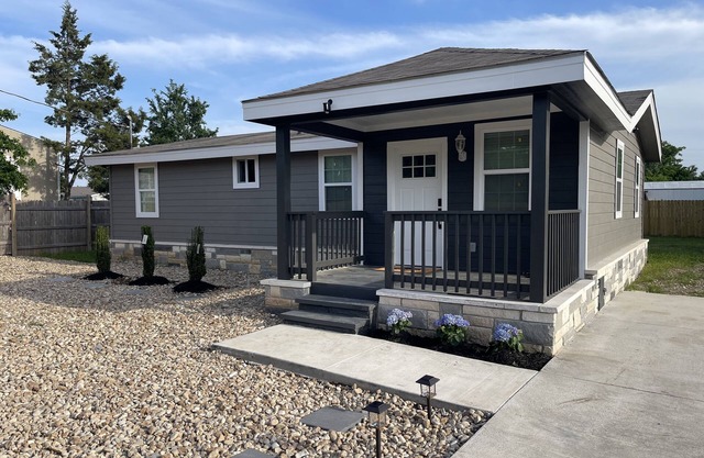 Cozy Bastrop Getaway - 5 min from Lake Bastrop!