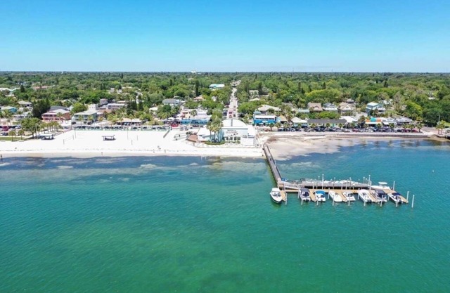 Cozy Beach Cottage Yards From The Beach And Restaurants!
