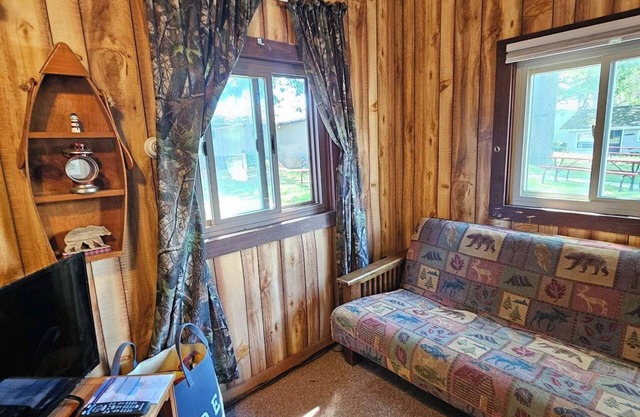 Cozy Beachcomber Cottage on Great Lake Huron