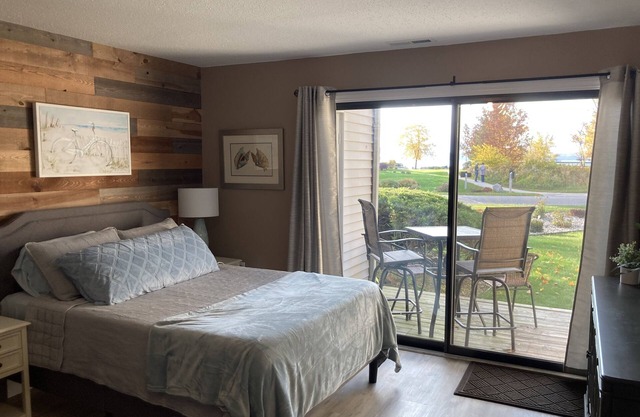 Cozy Beachfront Condo on the Bay