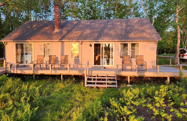 Cozy Beachfront Oceanfront Cottage near Acadia National Park!!