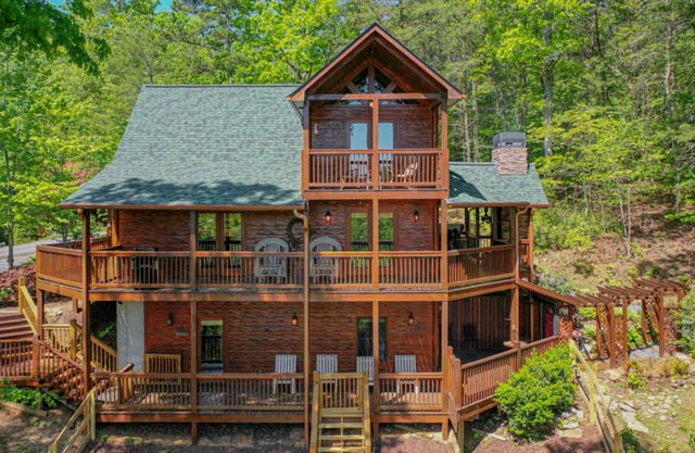 Cozy Bear Cabin by Escape to Blue Ridge