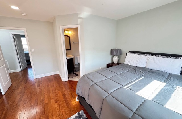 COZY Beautiful House in NW DC with Private Parking