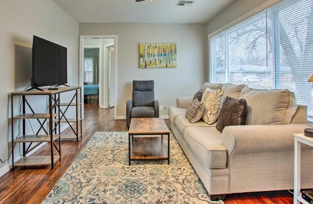 Cozy Bethany Vacation Home - Pets Welcome!