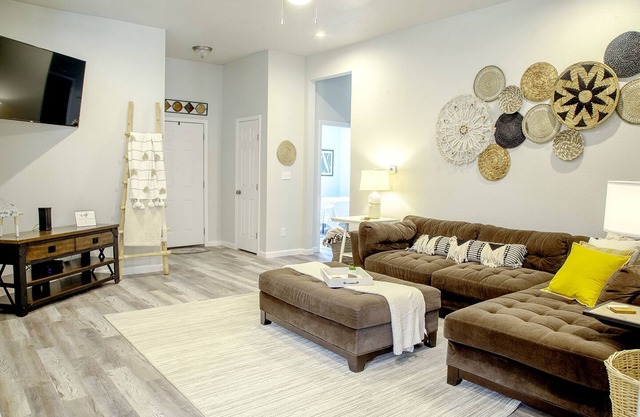 Cozy Bo-Ho Lake Retreat