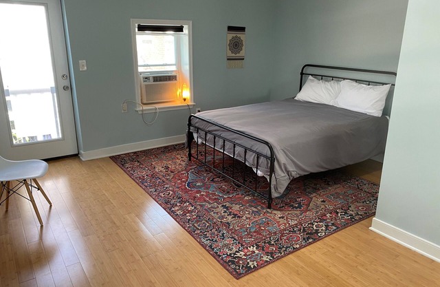 Cozy Bohemian Carriage House in Shaw