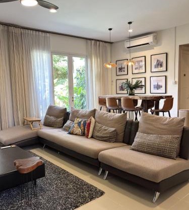 Cozy Botanical Garden House