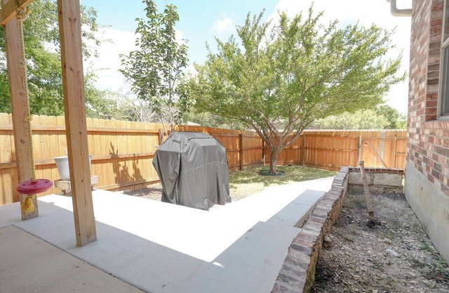 Cozy BR Apt near Sea World, Lackland AFB, and great shopping.