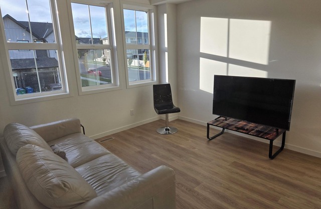 Cozy brand new 3 bedroom Townhouse in quite Airdrie neighborhood.