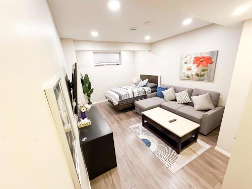 Cozy Brand-New Basement Suite NW