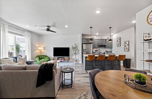 Cozy & Brand New Home By Boise Airport!