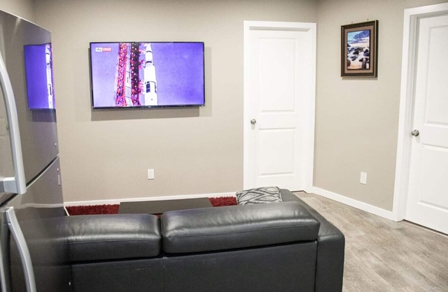 ACOGEDOR JUEGO LEGAL A ESTRENAR EN LIVINGSTON CALGARY