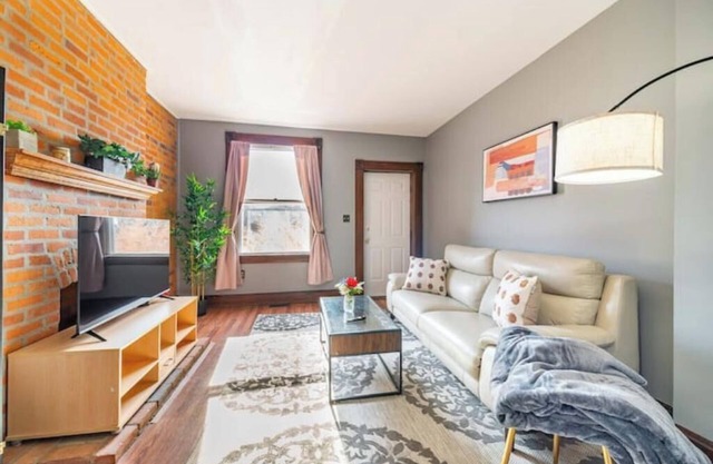 Cozy Brick-Short North Condo - [fenced yard] - OSU