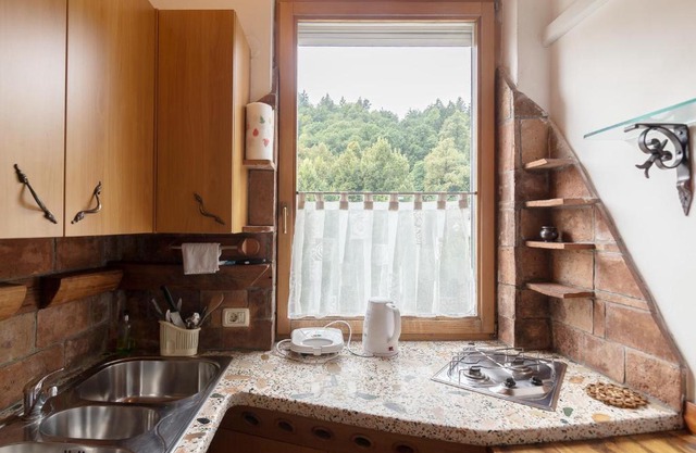 Cozy, Bright and Affordable Single Studio - Free Parking