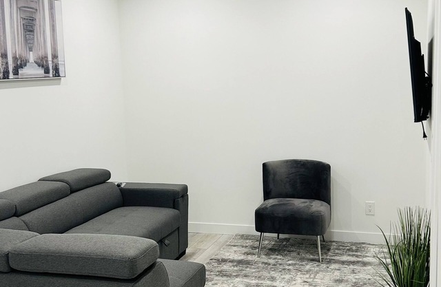 Cozy bright and spacious 1 bedroom basement suite in Southwest Calgary