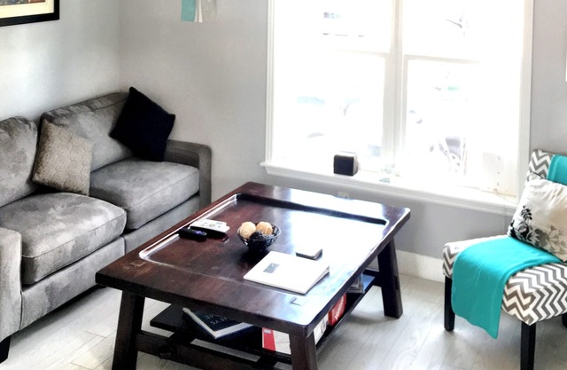 Cozy, Bright Capitol Hill Carriage House