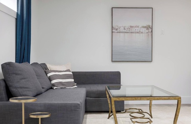 Cozy BSMT suite Near UBC, Kits, and DT