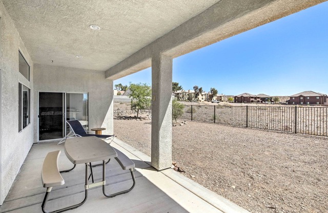 Cozy Bullhead City Home w / Patio y Vistas Mtn!