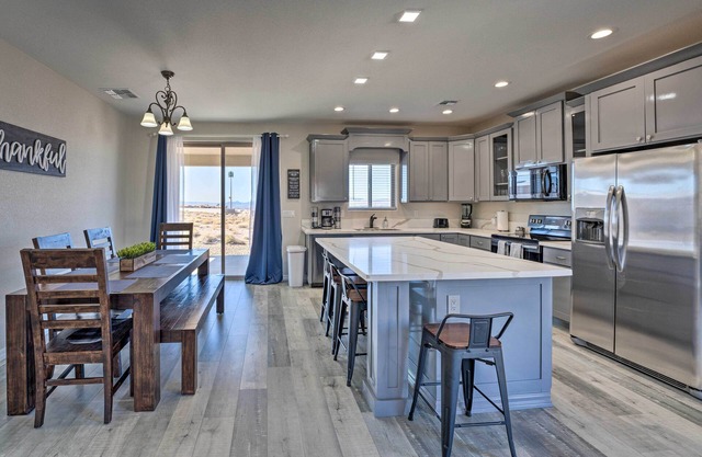 Cozy Bullhead City Home w/ Grill, 3 Mi to CO River