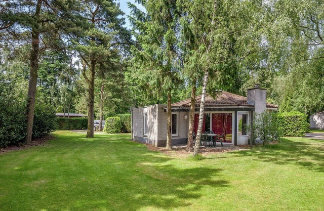 Acogedor bungalow en Harderwijk con piscina compartida