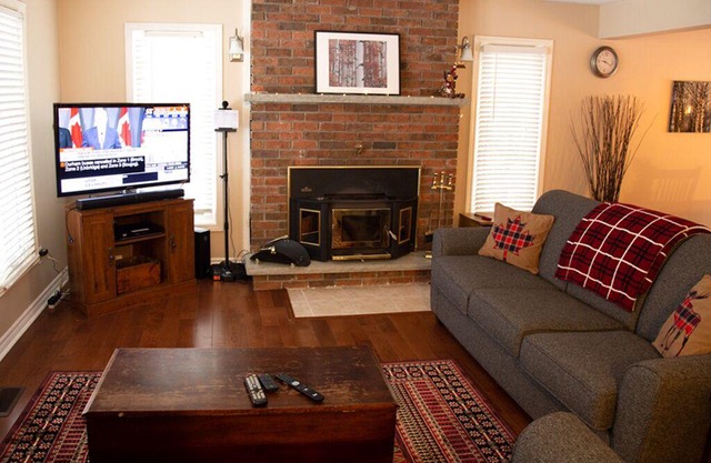 Cozy Bungalow - Sauna, Wood Stove, Close to Trails
