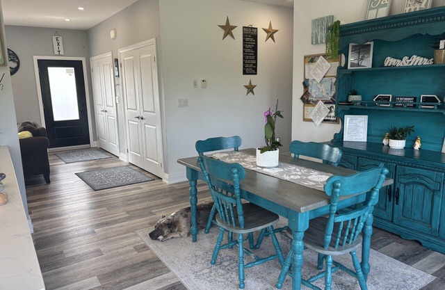 Cozy Bungalow - Steps from Lake Huron. Family & dog friendly
