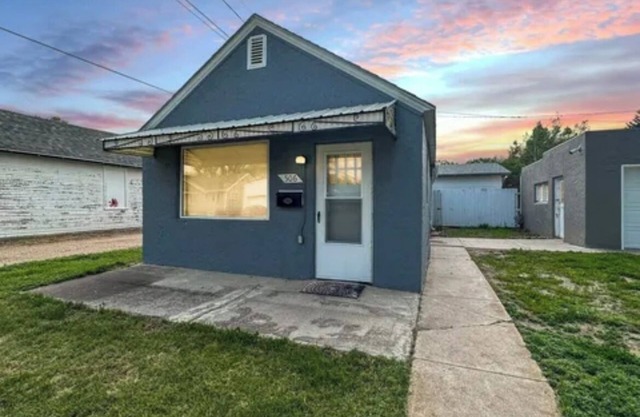 Cozy bungalow with 1 bedroom and WiFi, AC in Sterling,
