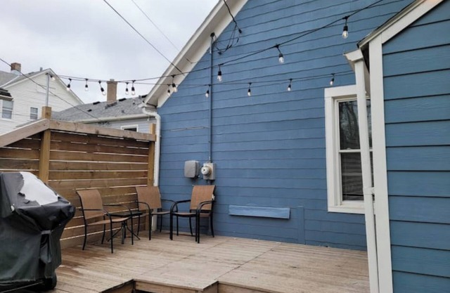 Cozy bungalow with AWESOME kitchen and backyard