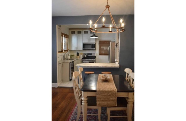 Cozy bungalow with chef's kitchen near Cincinnati