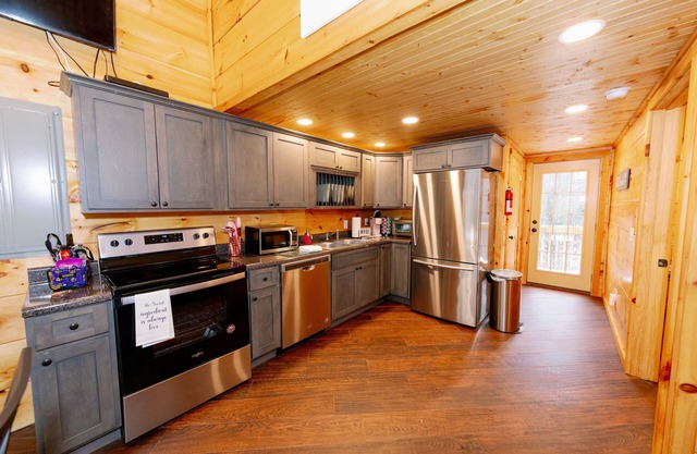 Cozy Cabin #3 - 4 Wheel Drive Needed During Winter