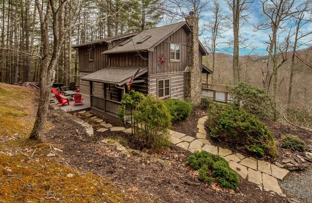 Cozy Cabin - Adorable log cabin near Valle Crucis with picnic table, firepit, & seasonal views!
