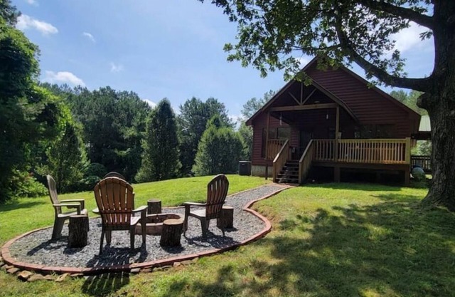 Cozy Cabin at Copperhill, Tn. Fire Pit, Hot Tub, Nature Trails.....WOW