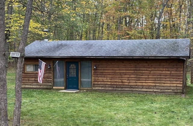 Cozy Cabin- Close to all up North activities! Cabin in Irons.