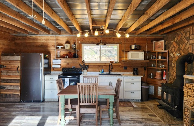 Cozy cabin close to Cave Run, bordering the Daniel Boone National Forest