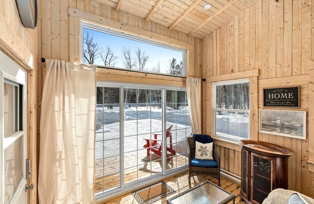 Cozy Cabin for Intimate Wilderness Escape!