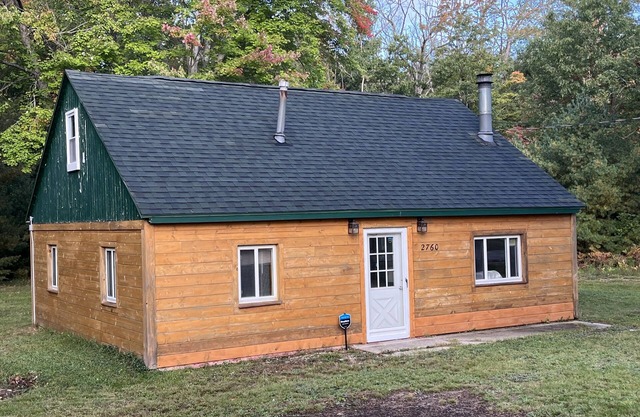 Cozy cabin great for vacationers, hunters/fishers, snowmobilers/ORVers!
