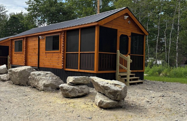 Cozy cabin in lovely Trenton with WiFi, AC